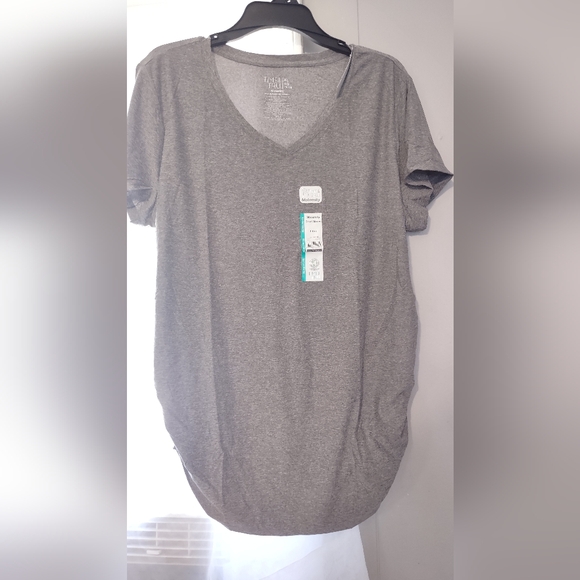 3 maternity tops - Picture 13 of 16